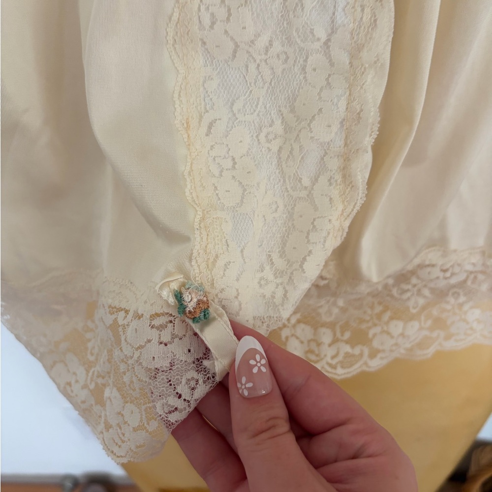 Cream Lace Trim Half Slip - Picture 3 of 3